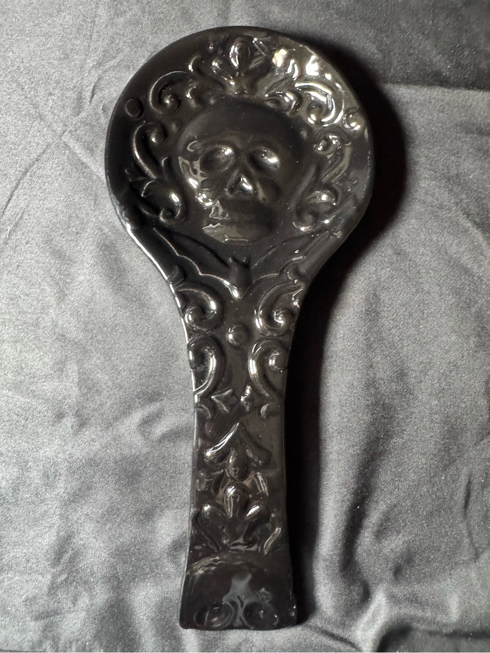 NWOT Salem St. Ceramic Halloween Black Skull Spoon Rest